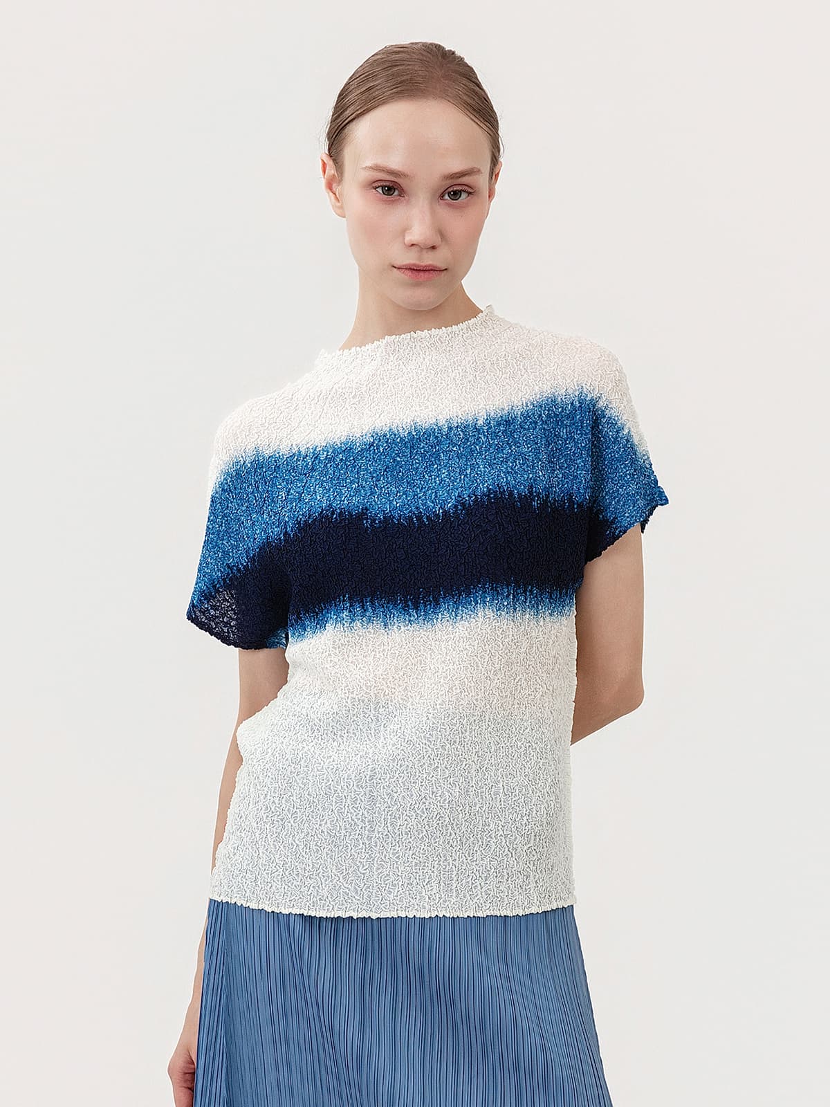 그라데이션 쿨링 플리츠 블라우스