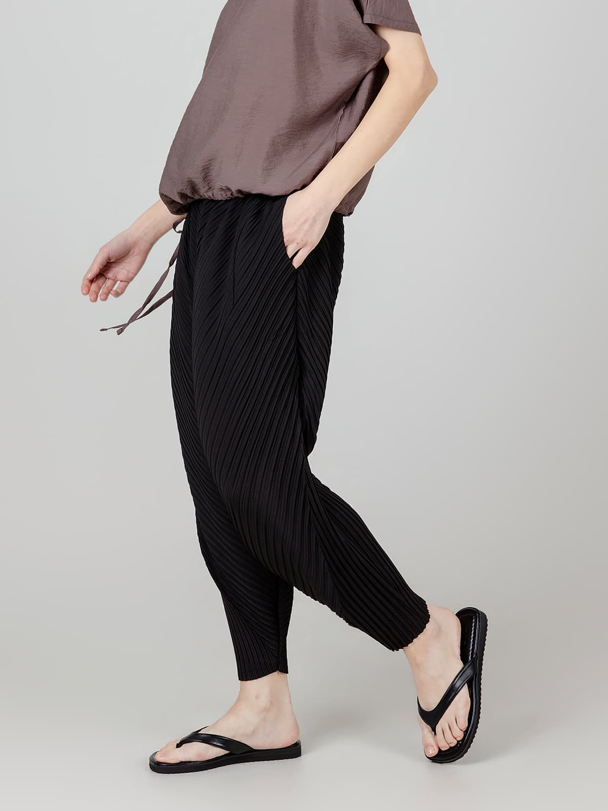 사선 플러피 플리츠 팬츠